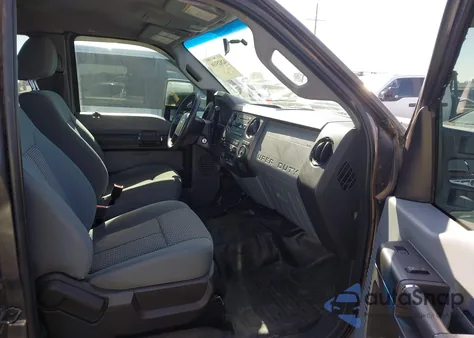 2013 Ford F-250 Xl z USA, uszkodzony, nr VIN 1FT7X2B61DEB53308